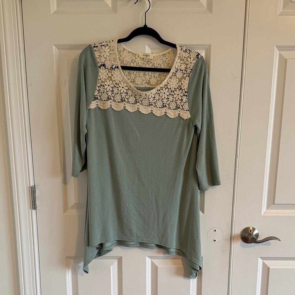 Umgee Lace Blouse Tunic Sage Green Ivory Lace Bodice 3/4 Sleeve Size Medium